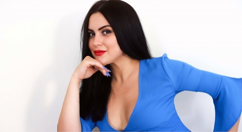 Gelirini sokak hayvanlarına bağışlayacak