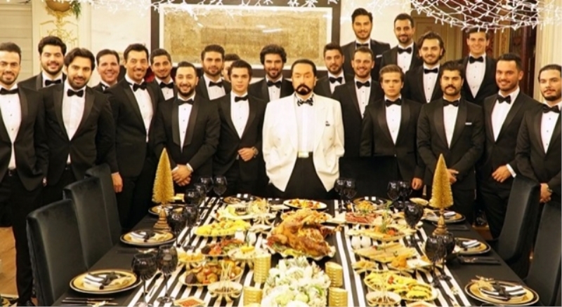 Adnan Oktar duruşmasında FETÖ sorgusu