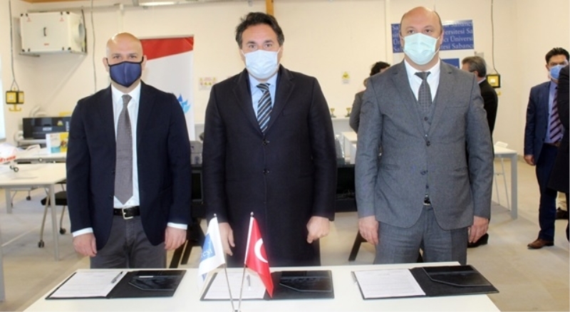 Ayvalıklı öğrencilere 224 adet bilgisayar