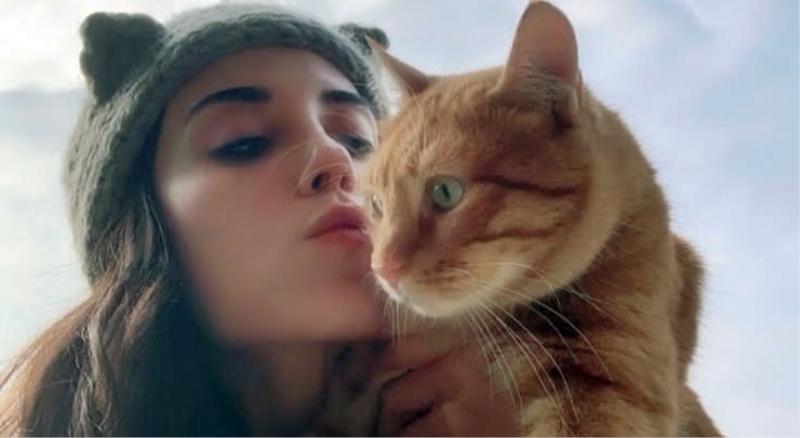 Cansu Dere’den anlamlı destek