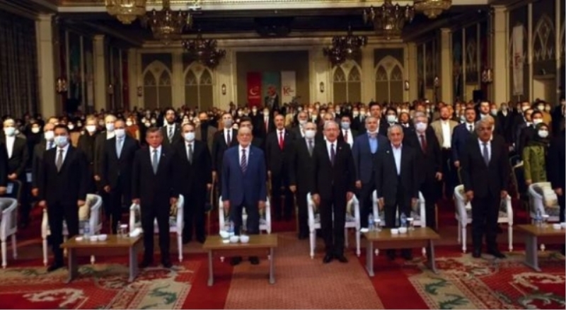 Necmettin Erbakan 8 partiyi bir araya getirdi