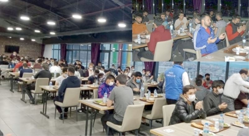Diyanet Vakfı toplu iftar yemeği düzenledi