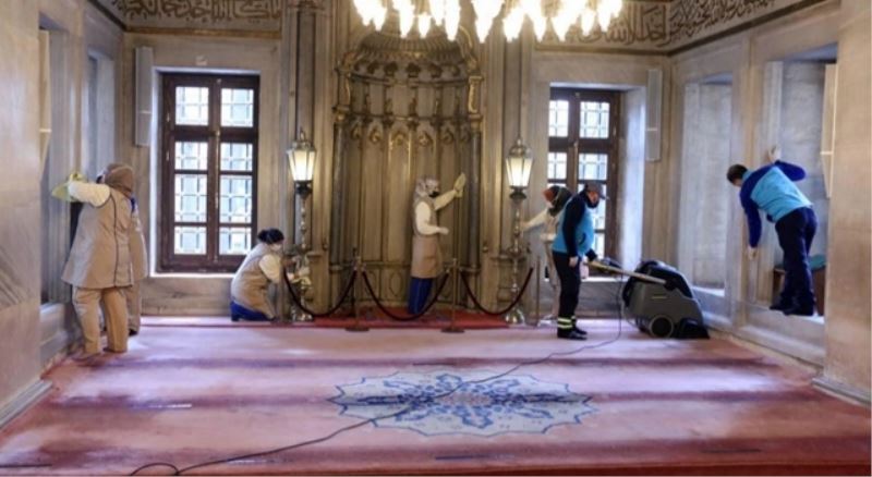 Eyüpsultan Camii gül suyuyla yıkandı