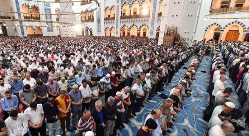 Bayram namazı camilerde kılınacak