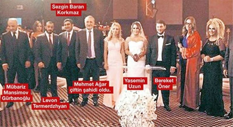 Düğünde yan yana gelmişler