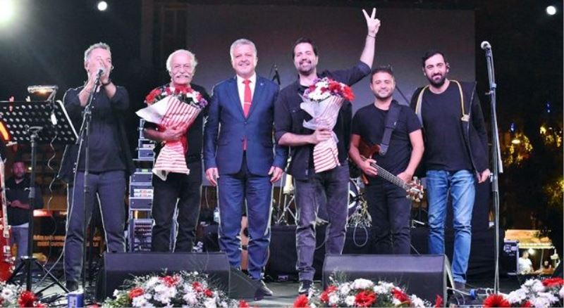 Lüleburgaz’da Cahit Berkay rüzgarı esti