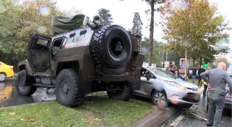 Polis aracı 6 otomobile çarptı