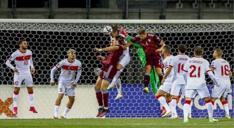 Rakibini 90+8’de bulduğu golle devirdi