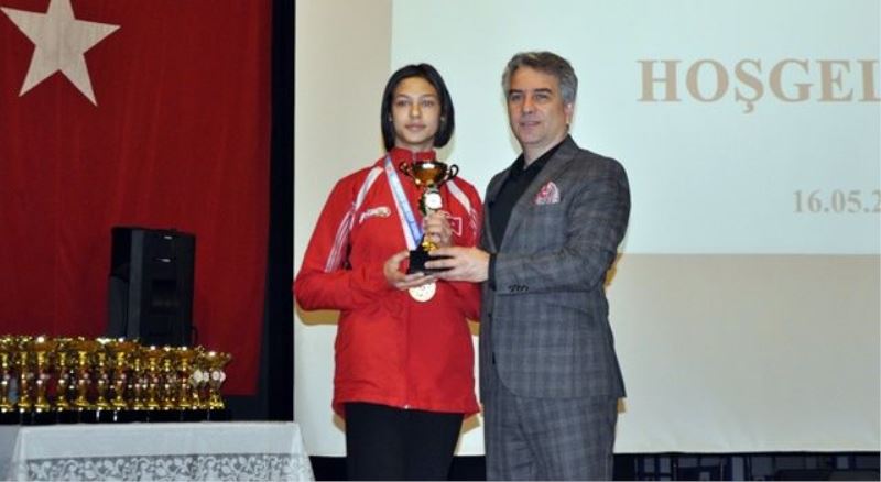 Esenyurtlu öğrencilerden okul sporlarında büyük başarı