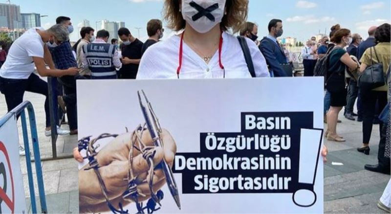 60 gazeteci yargılandı, gazeteciler dövüldü, engellendi