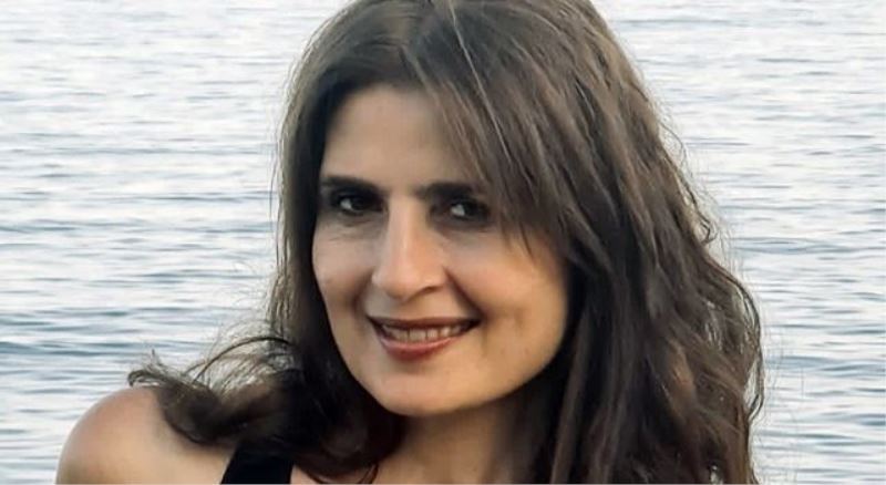 Şennur Üzgen tiyatro sahnesinde