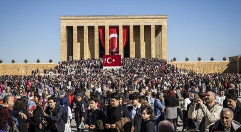 Anıtkabir yine ziyaretçi rekoru kırdı