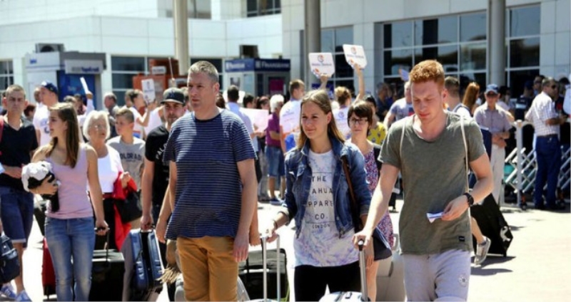 Rus turistler Antalya’yı mesken tuttu