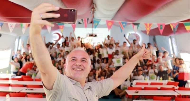 Dünya gençliği Kızılay kampında buluştu