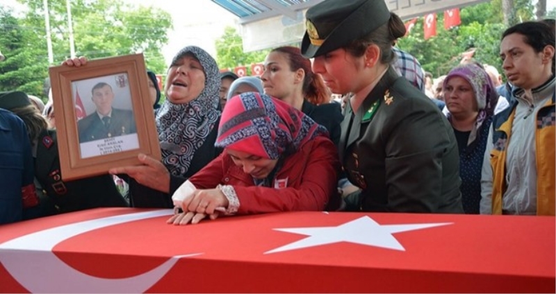 Şehitler son yolculuğuna uğurlandı